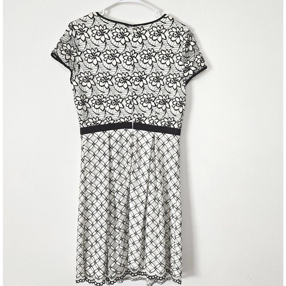 Adrianna‎ Papell A-line Dress Sz 6 Floral Lace Overlay Ivory Black Short Sleeve - Picture 3 of 13